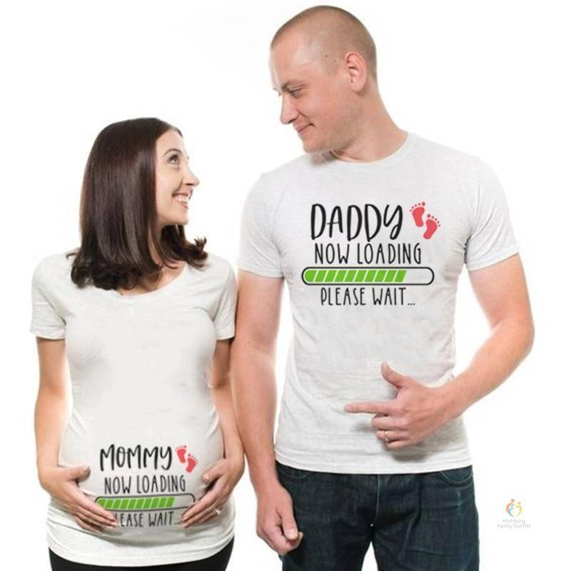 1pcs Mommy Daddy Loading Please Wait T Shirt Funny Couple Pregnant Announcement Shirts Plus Size Maternity Tshirt Family